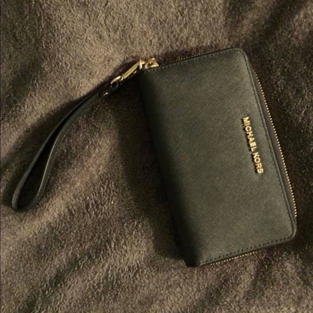 Michael Kors Mercer Leather Wristlet